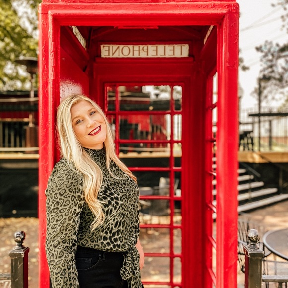 Meet your Posher, Whitney - Picture 4 of 5